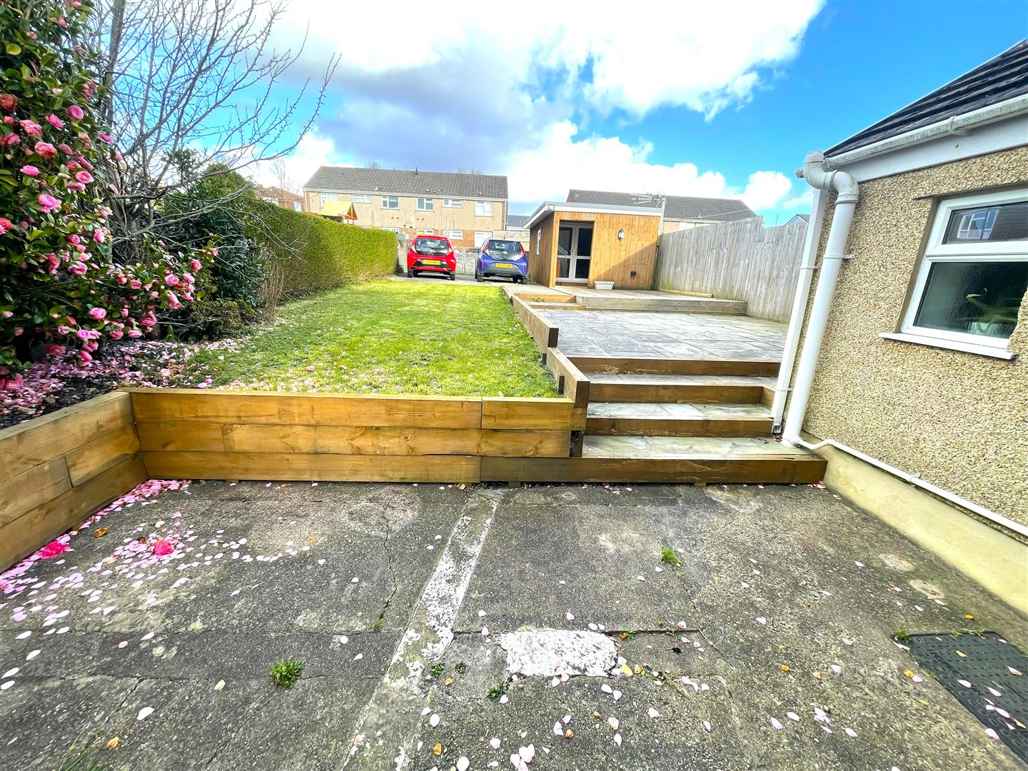 Brynllwchwr Road, Loughor, Swansea, SA4 6SQ